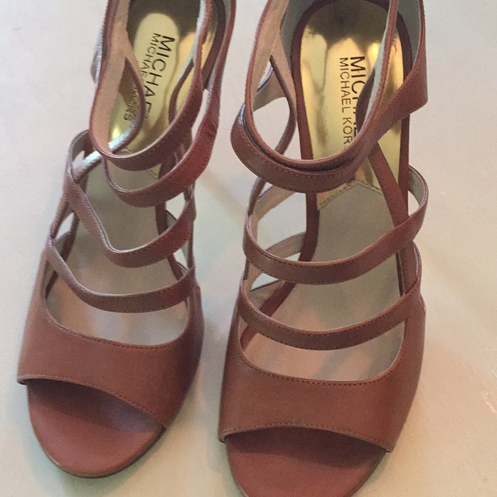 🏫 Back to School Sale!!  Michael Kors Shoes